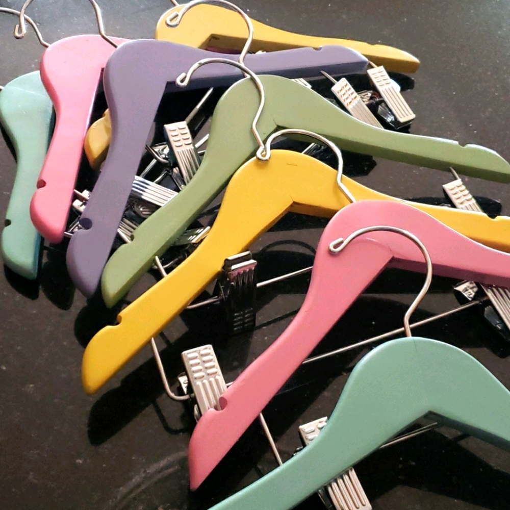 Multicolored wooden kids hangers - Picture 1 of 3